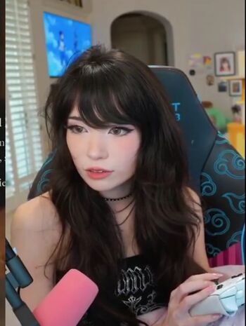 Full leaked Emiru private photo