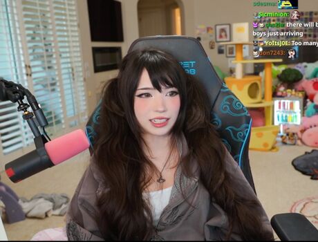 Full leaked Emiru  page private photo