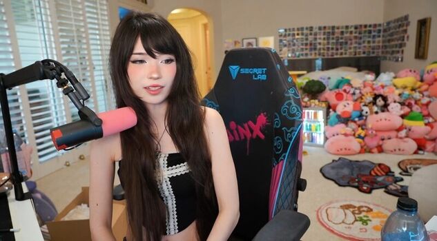 Full leaked Emiru private photo
