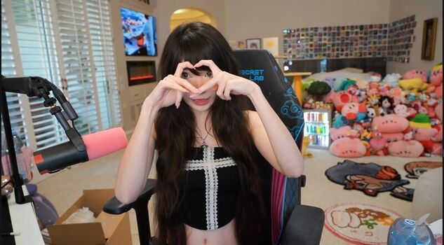 Full leaked Emiru private photo