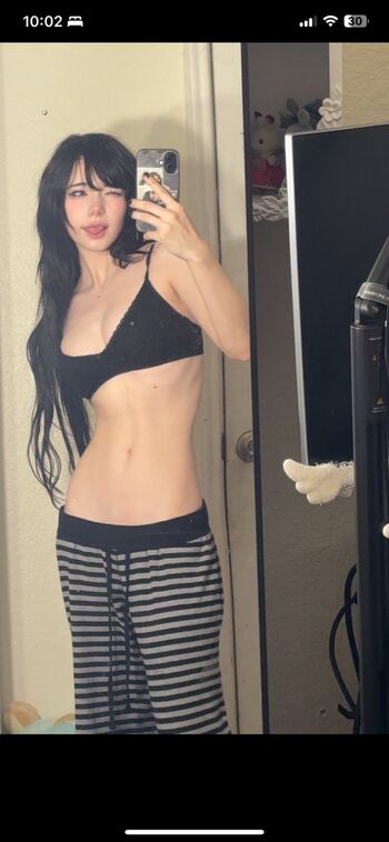 Full leaked Emiru private photo