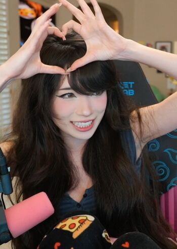 Full leaked Emiru  page private photo