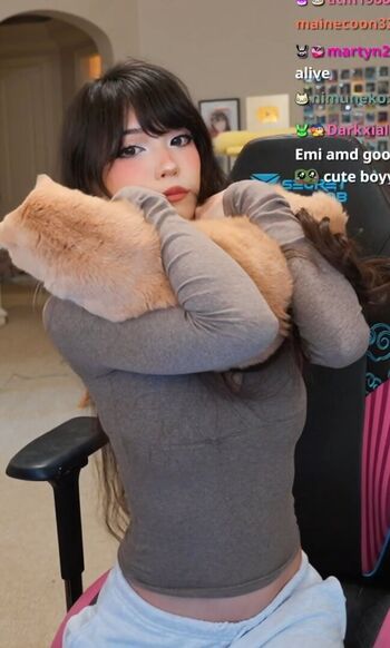 Full leaked Emiru  page private photo
