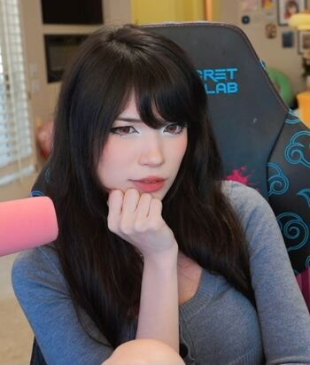 Full leaked Emiru page private photo