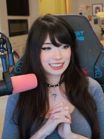 Full leaked Emiru page private photo