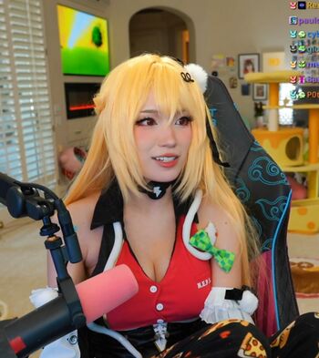 Full leaked Emiru  page private photo