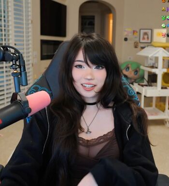 Full leaked Emiru page private photo