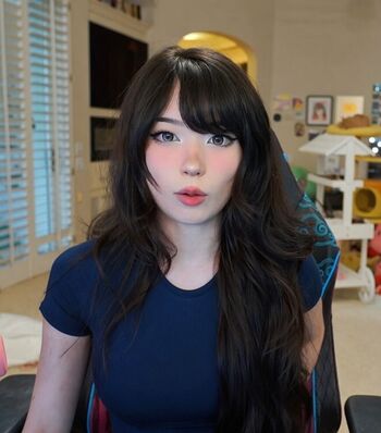 Full leaked Emiru  page private photo