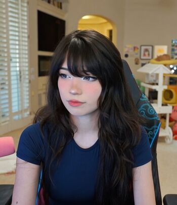 Full leaked Emiru  page private photo