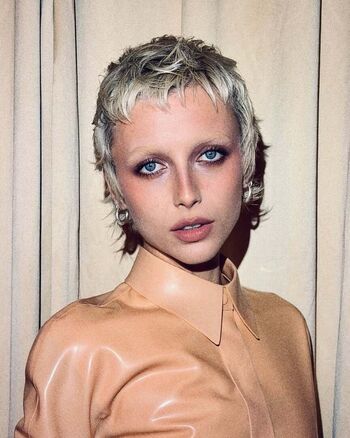 Full leaked Emma chamberlain page private photo