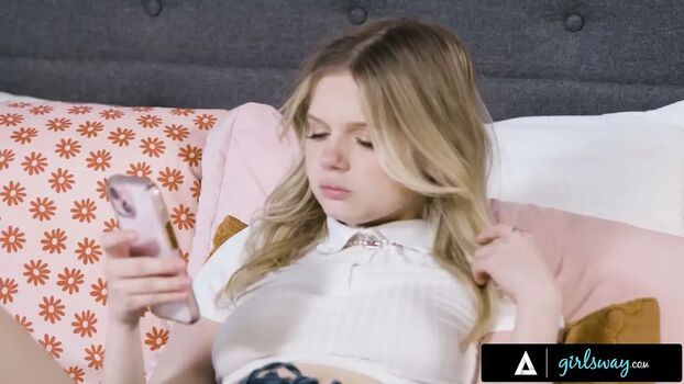 Full leaked Emma petit private photo