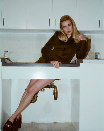 Full leaked Emma roberts private photo