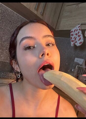 Full leaked Emmaviie private photo