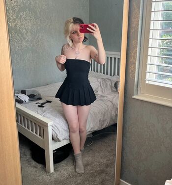 Full leaked Emzeeni private photo