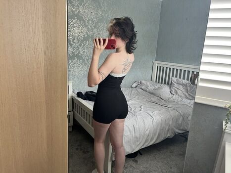 Full leaked Emzeeni private photo