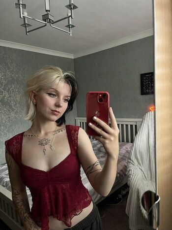 Full leaked Emzeeni page private photo