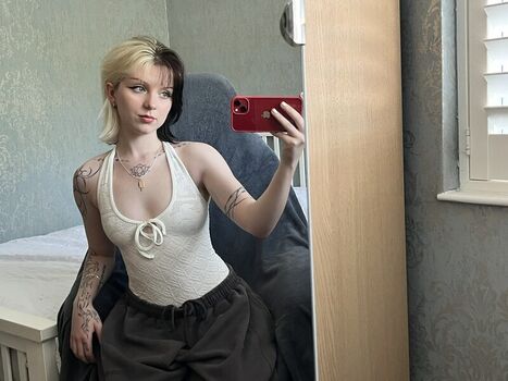 Full leaked Emzeeni page private photo