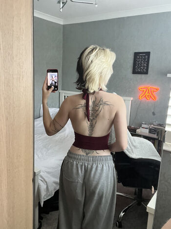 Full leaked Emzeeni private photo