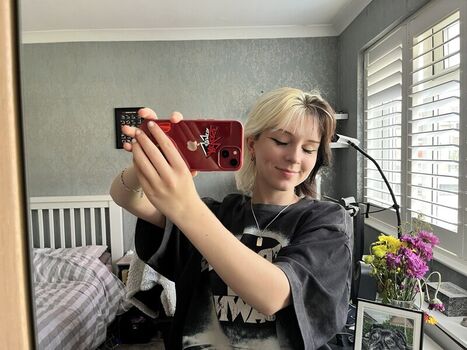 Full leaked Emzeeni private photo