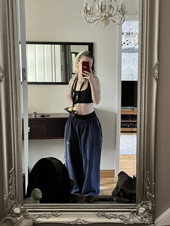 Full leaked Emzeeni private photo