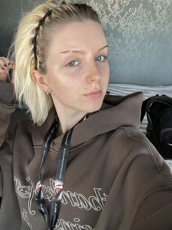 Full leaked Emzeeni private photo