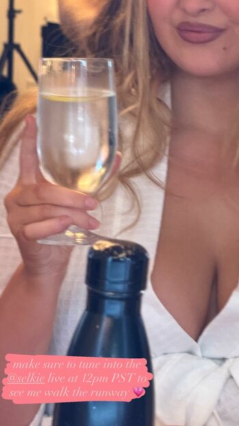 Full leaked Erinmhk page private onlyfans photo