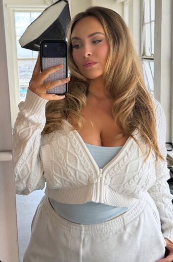 Full leaked Erinmhk page private onlyfans photo