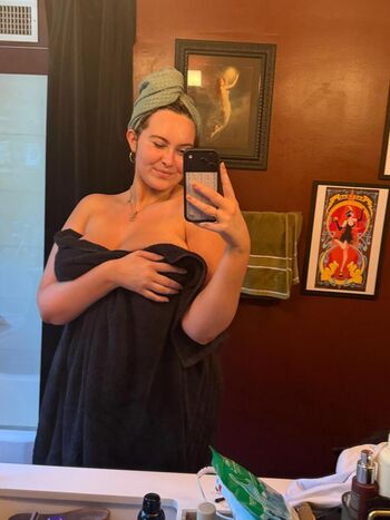 Full leaked Erinmhk page private photo