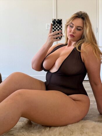 Full leaked Erinmhk page private photo