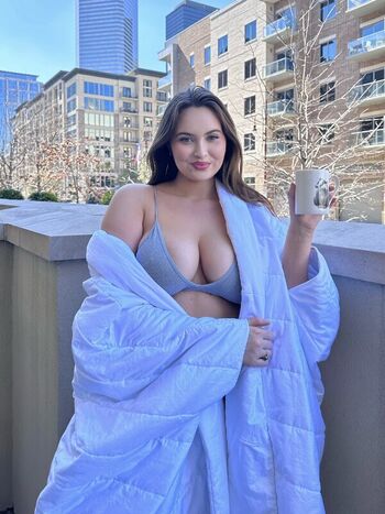 Full leaked Erinmhk page private photo
