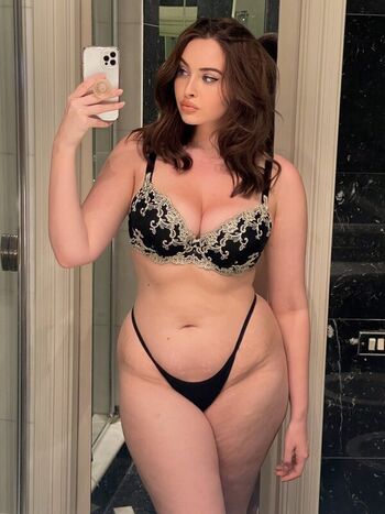 Full leaked Erinmhk page private photo