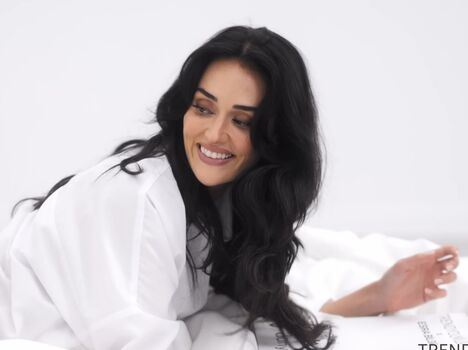 Full leaked Esra bilgic private photo