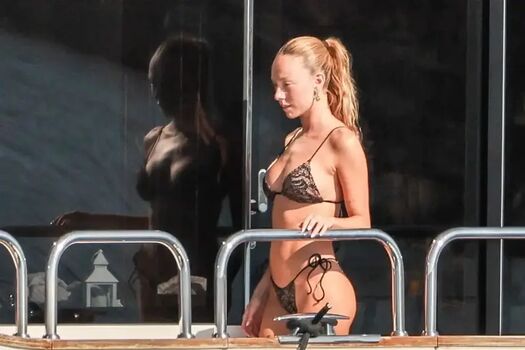 Full leaked Ester exposito page private photo