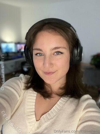 Full leaked Evelynxka page private photo