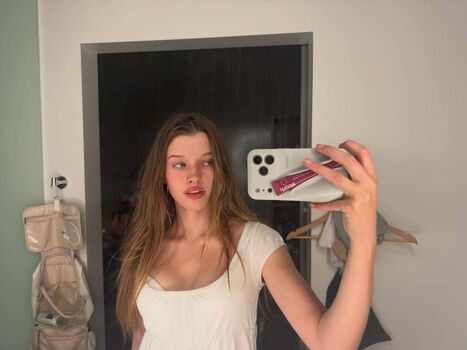 Full leaked Ever anderson private photo