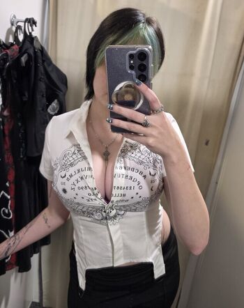 Full leaked Evil ari private photo
