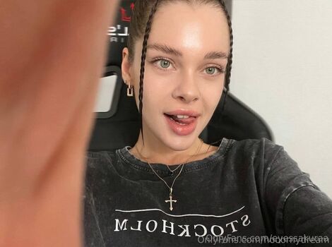 Full leaked Eyessakuraa private photo
