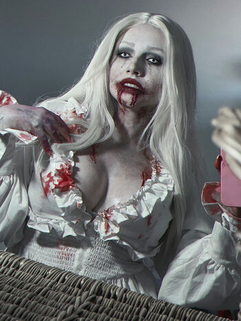 Ezy Summers Cosplay