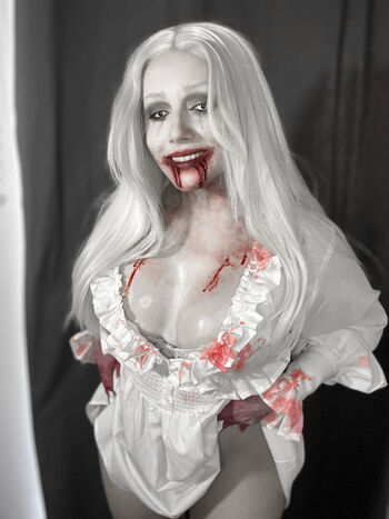 Ezy Summers Cosplay
