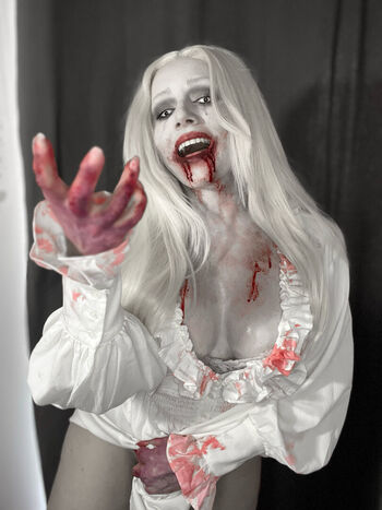 Ezy Summers Cosplay