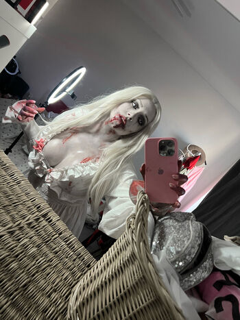 Ezy Summers Cosplay