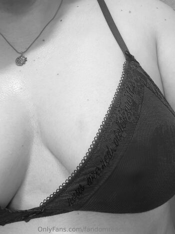 Full leaked Fandomreactions page private photo