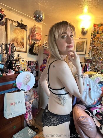 Full leaked Fandomreactions private photo