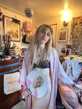 Full leaked Fandomreactions private photo