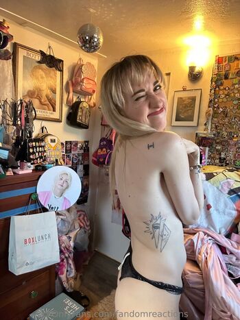 Full leaked Fandomreactions private photo