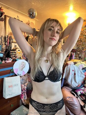 Full leaked Fandomreactions private photo