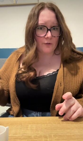 Full leaked Fannyjhsz private photo