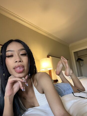 Full leaked Feet up page private photo