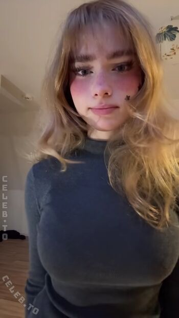 Full leaked Felinenyaa page private photo