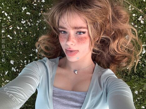Full leaked Felinenyaa private photo